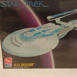 VINTAGE NEW Star Trek U S S Excelsior StarShip Kit